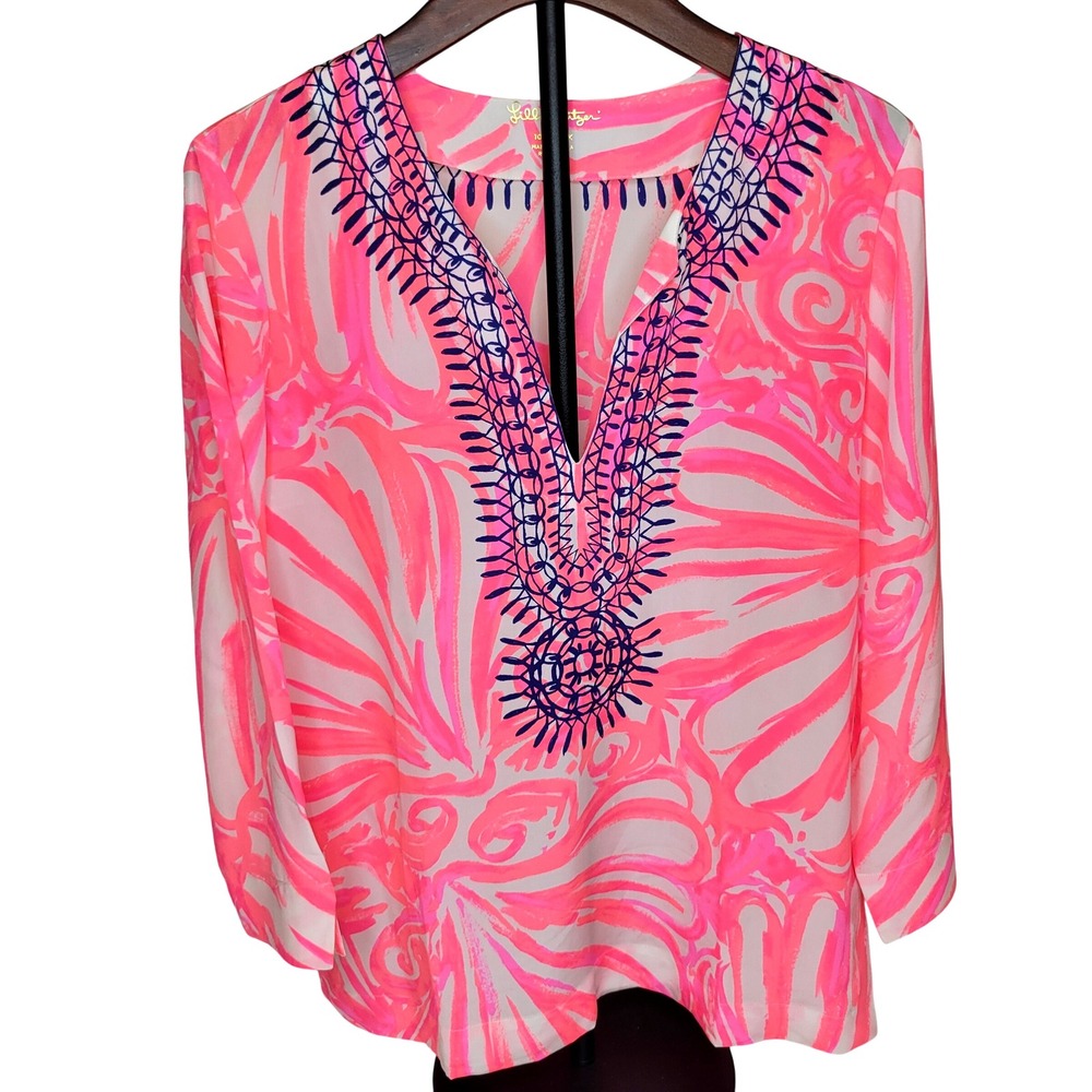 Lilly Pulitzer Top M 100% Silk Tunic Chic Boho Festival Graphic Pink Blue Print